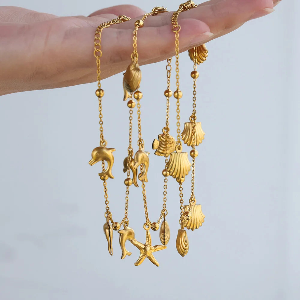 Tornozeleira Dourada com Pingentes Temáticos Marinhos – Um Toque de Verão no Seu Estilo