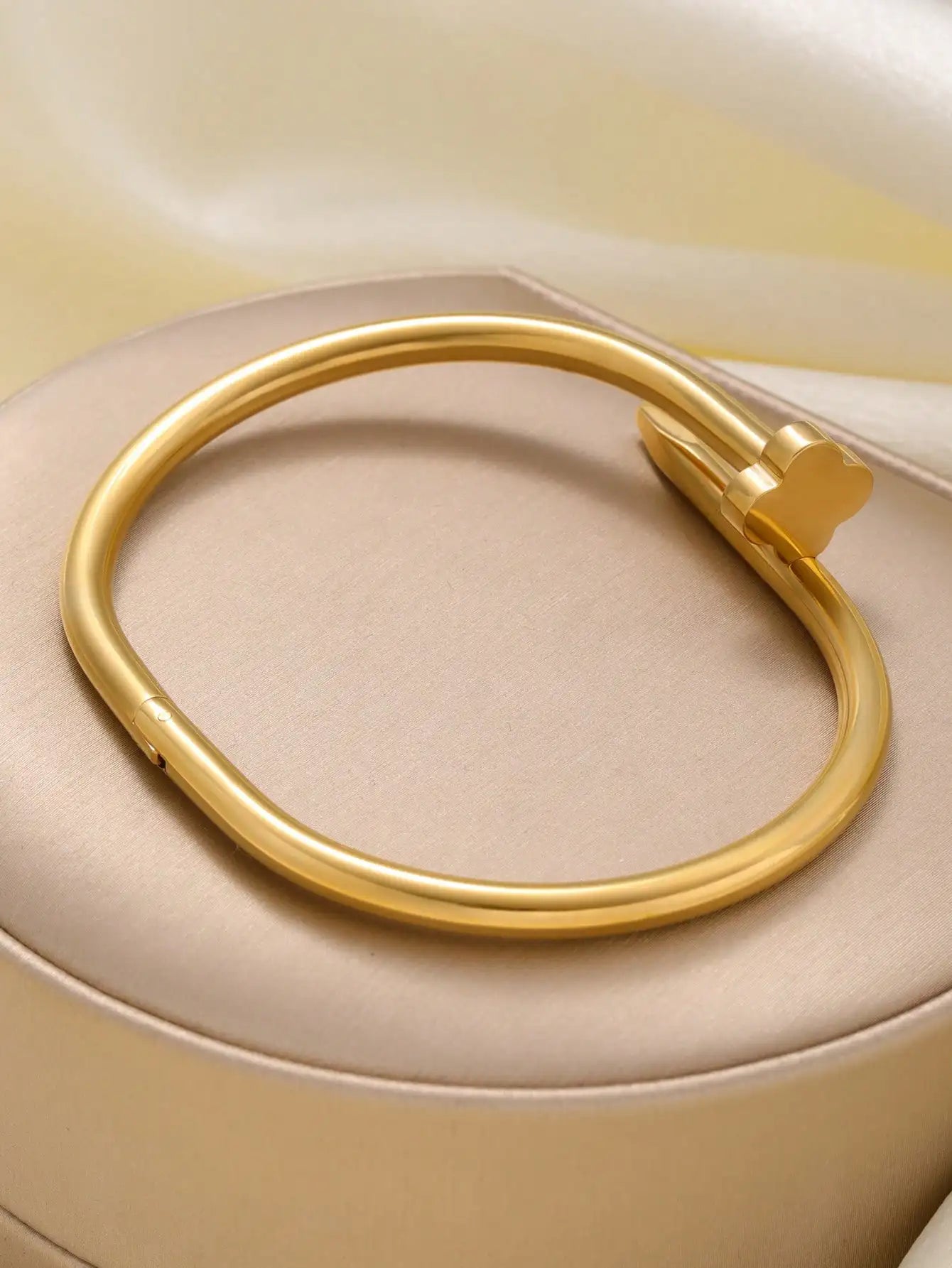 Braceletes Elegantes – Versatilidade e Estilo em Cada Detalhe