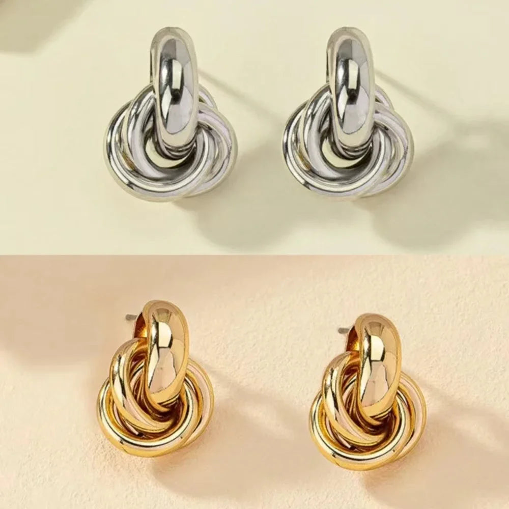 Argolas Entrelaçadas — Elegância Moderna para o Seu Dia a Dia