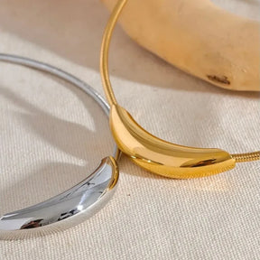 Colar Metalizado — Sofisticação Escultural e Tendência Contemporânea