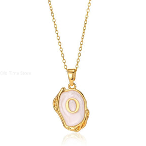 Colar Medalha em Estilo Retrô — Charme, Elegância e Significado em Um Só Acessório