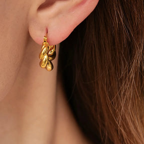 Argola Trançada em Aço Inoxidável – Elegância, Resistência e Estilo Contemporâneo