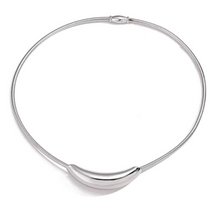 Colar Metalizado — Sofisticação Escultural e Tendência Contemporânea