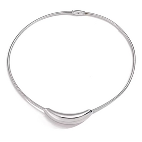 Colar Metalizado — Sofisticação Escultural e Tendência Contemporânea