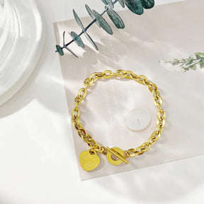 Pulseira de Elos com Pingente de Coração — Um Toque de Elegância e Romance no Seu Estilo