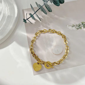 Pulseira de Elos com Pingente de Coração — Um Toque de Elegância e Romance no Seu Estilo