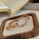 Relógio Feminino Clássico — O Toque Dourado da Elegância e Sofisticação