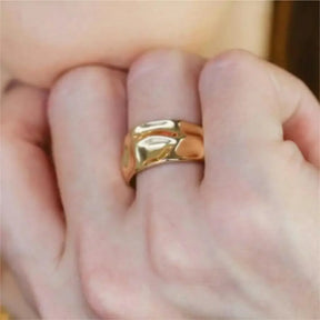 Anel Texturizado Disponível em Ouro e Prata — Moderno, Ajustável e Cheio de Estilo