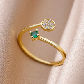 Anel com Design Aberto e Pedras Vibrantes – Modernidade e Sofisticação em Cada Detalhe