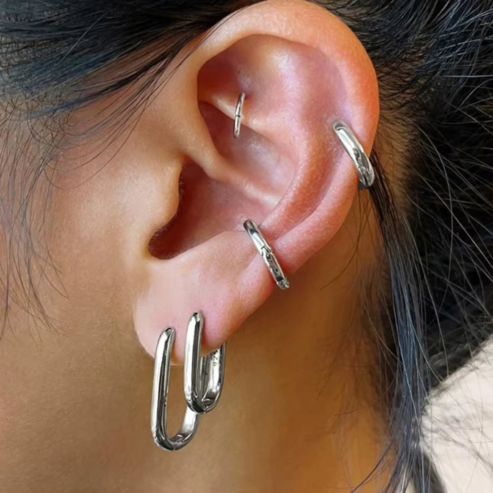 Brinco Minimalista – Elegância e Conforto para o Dia a Dia