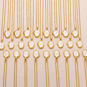 Colar Medalha em Estilo Retrô — Charme, Elegância e Significado em Um Só Acessório